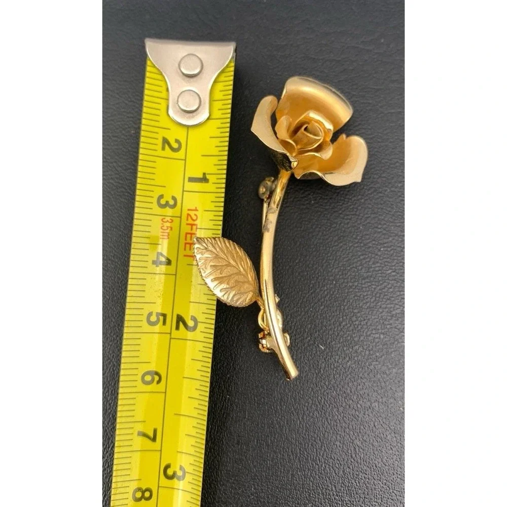 Vintage Gold Tone 3D Dainty Flower Flower